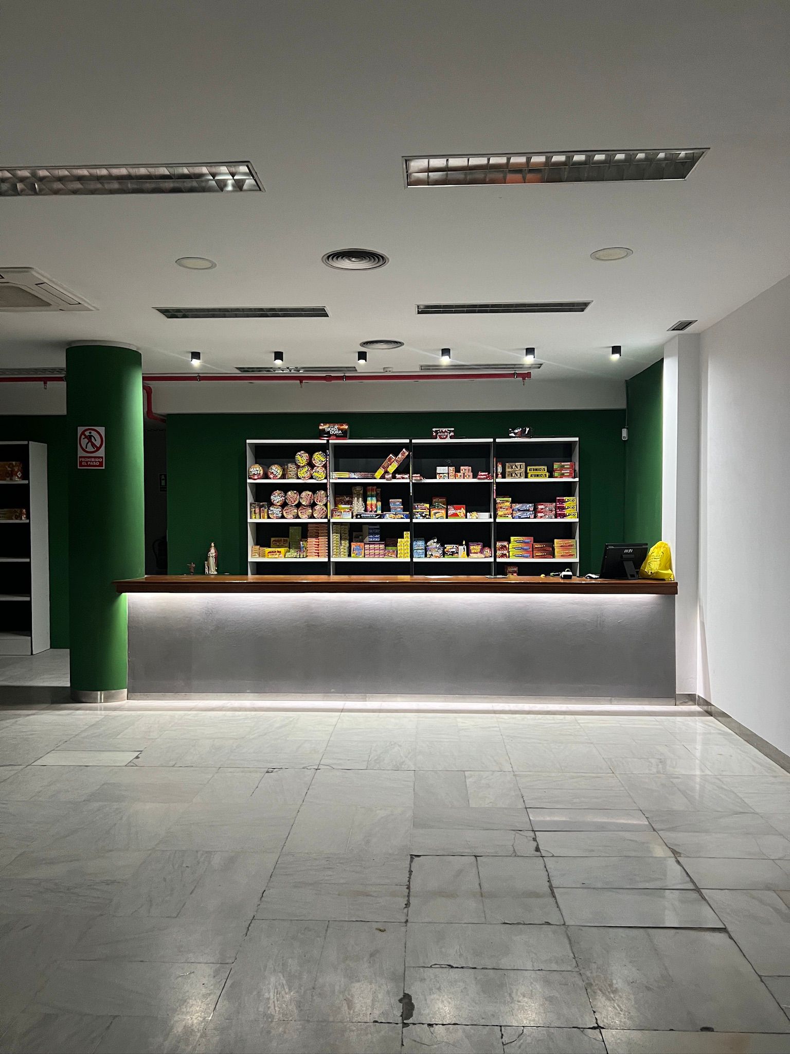 Fachada o interior de la tienda Pyrotro en C/ Mirace 37, Alboraya